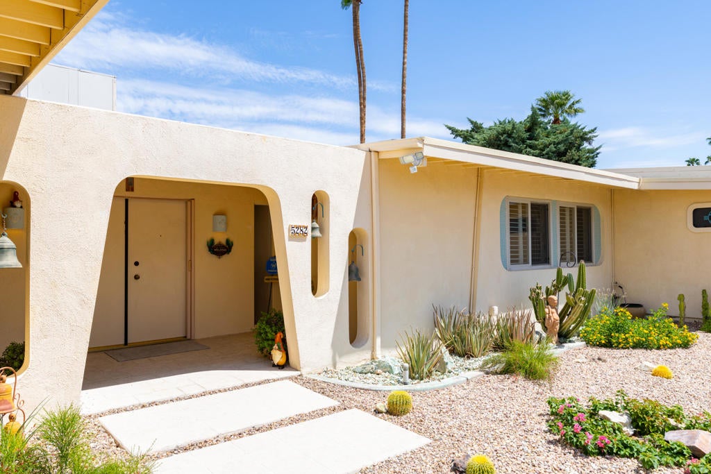 5282 E Lakeside Drive