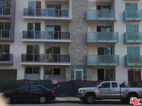 Photo of 4600 Coldwater Canyon Avenue #PH3, Studio City, CA 91604 (MLS # 26668903)