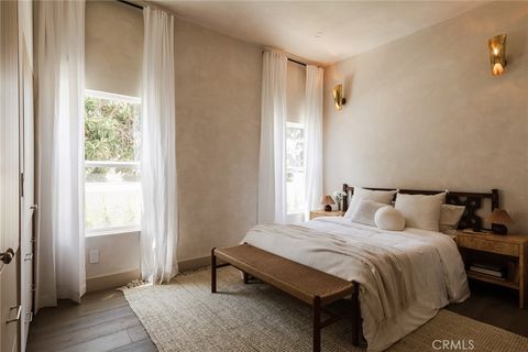 Tiny photo for 7142 Marshfield Way, Los Angeles, CA 90046 (MLS # SB25169627)