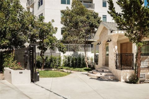 Tiny photo for 7142 Marshfield Way, Los Angeles, CA 90046 (MLS # SB25169627)