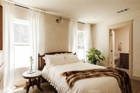 Tiny photo for 7142 Marshfield Way, Los Angeles, CA 90046 (MLS # SB25169627)
