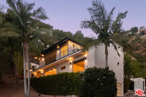 Photo of 1716 Queens Court, Los Angeles, CA 90069 (MLS # 26860531)