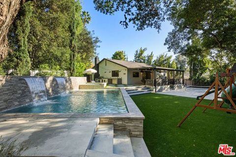 Photo of 4615 Orange Knoll Avenue, La Canada Flintridge, CA 91011 (MLS # 26648131)