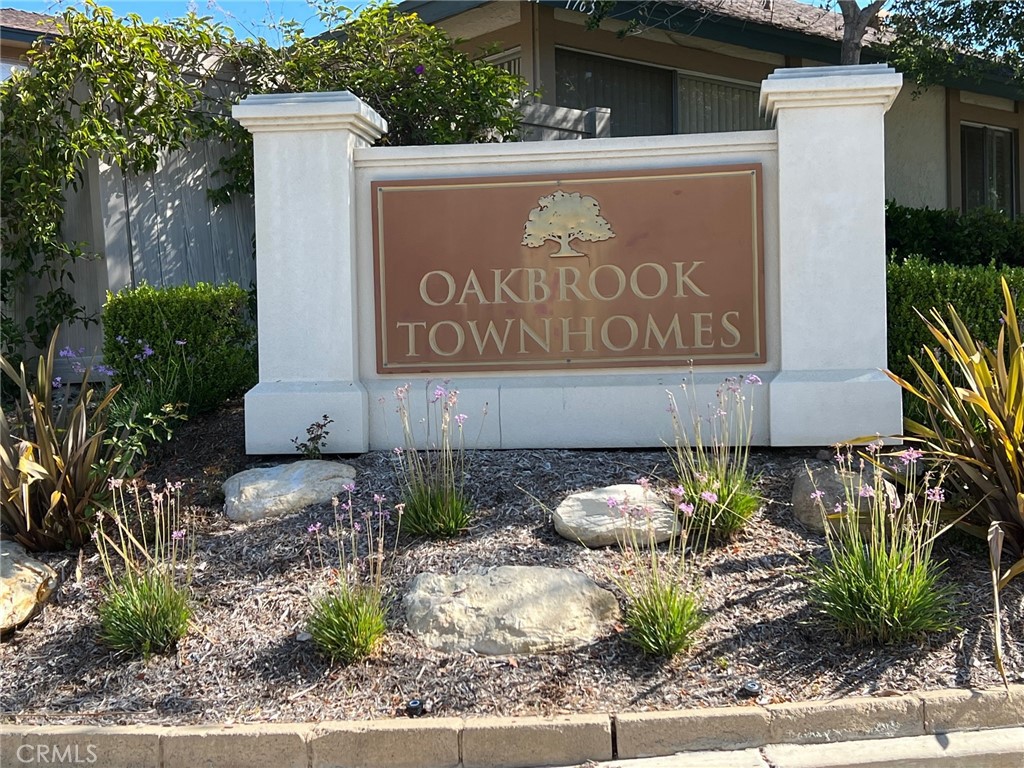 Oakbrook Village Condos (518) - Residential