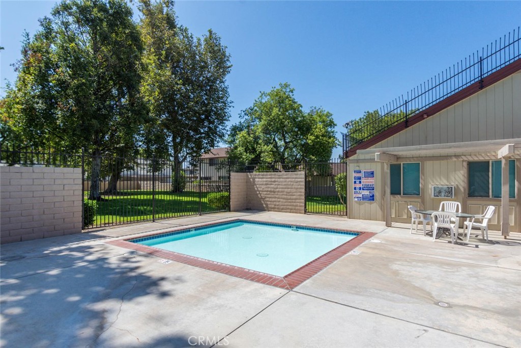 Oakbrook Village Condos (518) - Residential