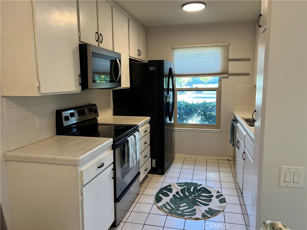 Oakbrook Village Condos (518) - Residential