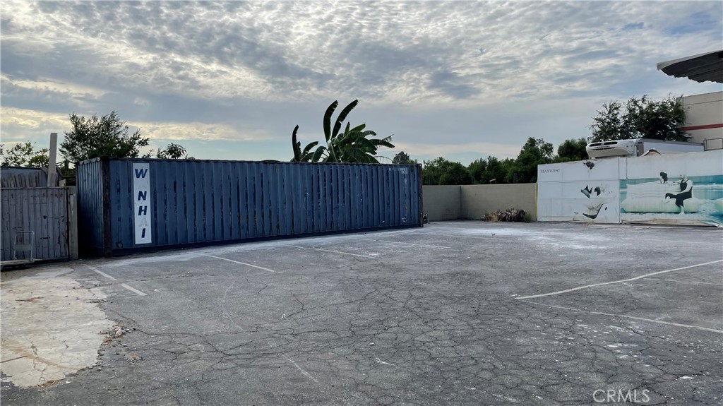 2205 Loma Avenue
