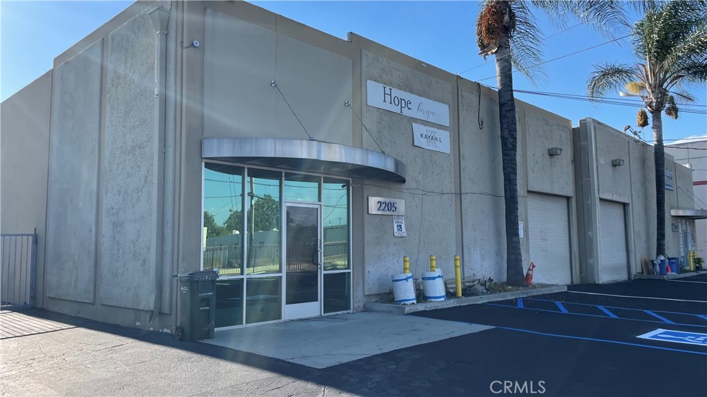 Excellent Location in South El Monte. Very convenient access to the 605, 60, and 10 FWY. 2 Gates warehouse included with nice office. Estimate total of 9,650 included with office space. 2 Lot-Size front and back lot with Estimate 21,807 Sq ft. With 3 Bathroom : 2 bathrooms inside of warehouse and 1 bathroom in the office area. Large private backyard parking space enough room for storage of 40 ft container or use extra space for other storage use. And driveway for loading. Total 4 loading doors and extra parking space on front parking for customer parking area.
Very close to LAX, Long Beach's port and other.....