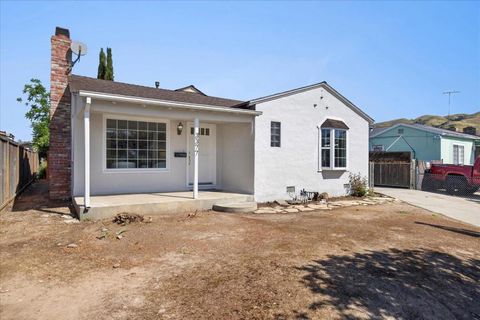 Photo of 3377 Gawain Dr, San Jose, CA 95127 (MLS # ML82043476)