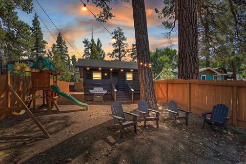 Photo of 1128 E Country Club Blvd Blvd, Big Bear City, CA 92314 (MLS # NDP2504726)