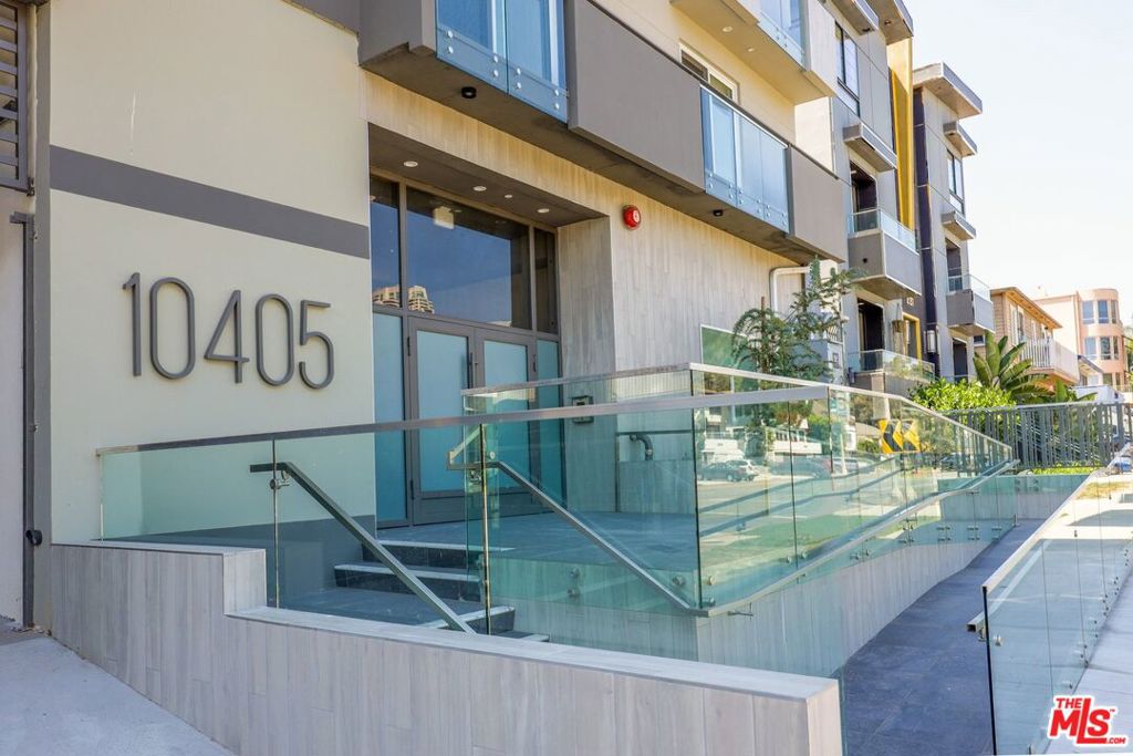 Welcome to Louisiana Glen, located in West LA. This property features four and five-bedroom apartment homes ranging from 1,219 to 1,700 Sq. Ft.