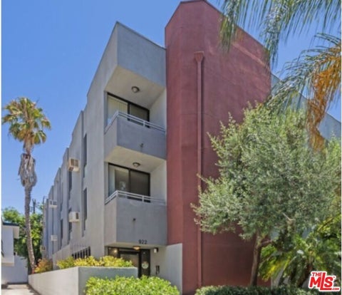 Photo of 922 N Hudson Avenue #4, Los Angeles, CA 90038 (MLS # 26876511)