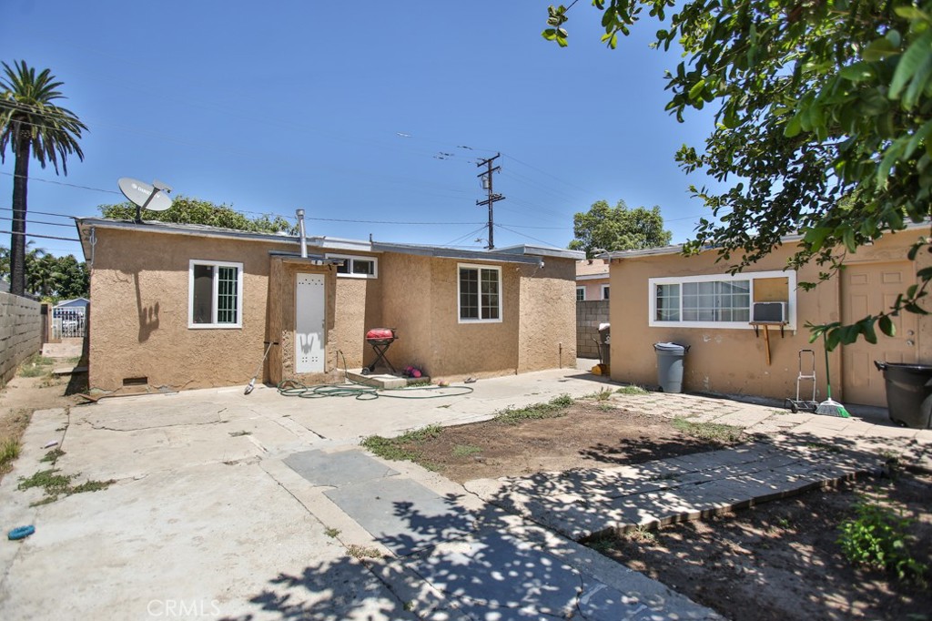 Charming Single-Level Home with Income Potential – $4,200/Month Rental Income!
Welcome to this beautifully maintained 4-bedroom, 2-bathroom home, perfect for comfortable living or as a high-performing investment property.
Step inside to discover a bright and open layout featuring a private master suite, a sunlit dining area, and a well-appointed kitchen with oak cabinetry and granite countertops. The seamless flow of space creates a warm and inviting atmosphere for daily living and entertaining.
Key Features:
Spacious Backyard – Relax under fruit-bearing trees or unwind in the hammock.
Updated Front Yard – Freshly landscaped with a new iron security gate and brick-enclosed fence for added curb appeal and privacy.
Convenient Amenities – Includes indoor laundry hookups, and a dedicated dryer room with a stylish folding wood door.
Prime Location – Situated in a friendly neighborhood with easy access to shops, dining, and public transportation.
Investor Highlights:
Strong Rental Income – Currently generating $4,200 per month, offering immediate cash flow and long-term earning potential.
Turnkey Condition – Well-maintained and ready for tenants or new owners.
Whether you’re searching for your next family home or a reliable income-producing property, this one delivers both comfort and opportunity.
Submit your offer today—don’t let this one slip away!