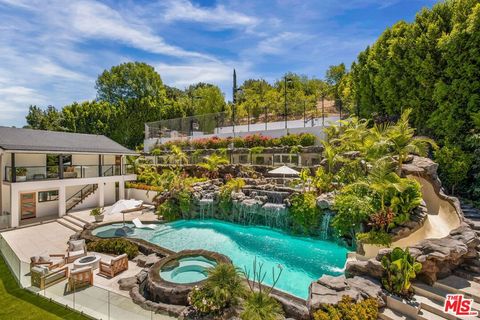 Photo of 4322 Hayvenhurst Avenue, Encino, CA 91436 (MLS # 26658727)