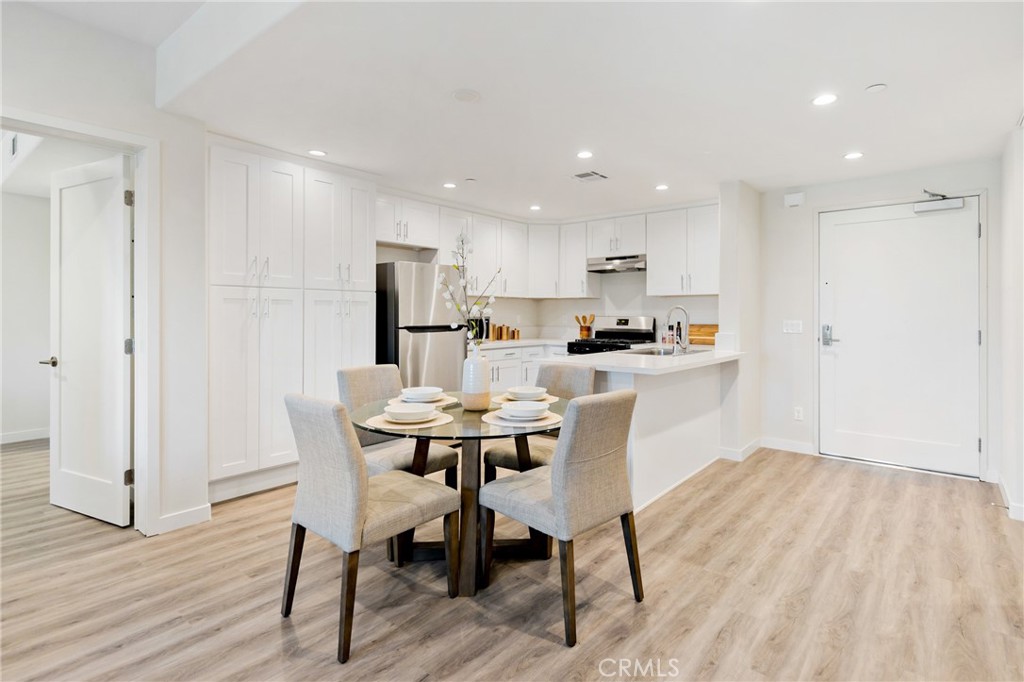 419 N Chandler Avenue 523