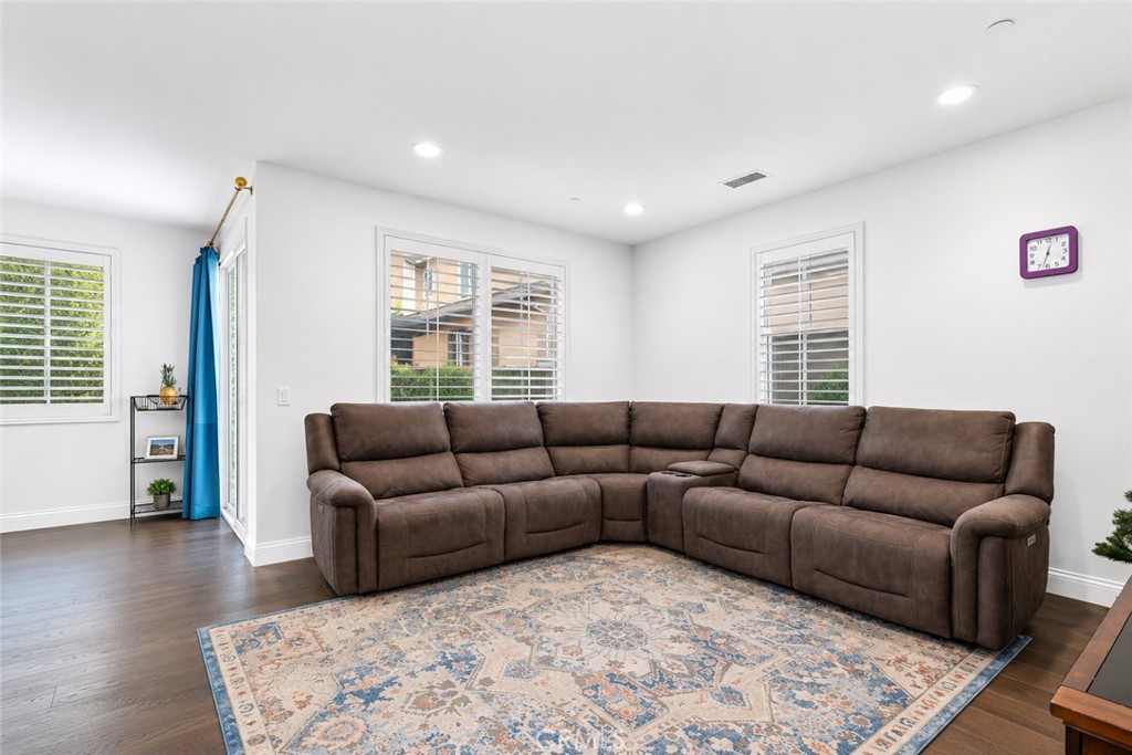 3843 S Oakville