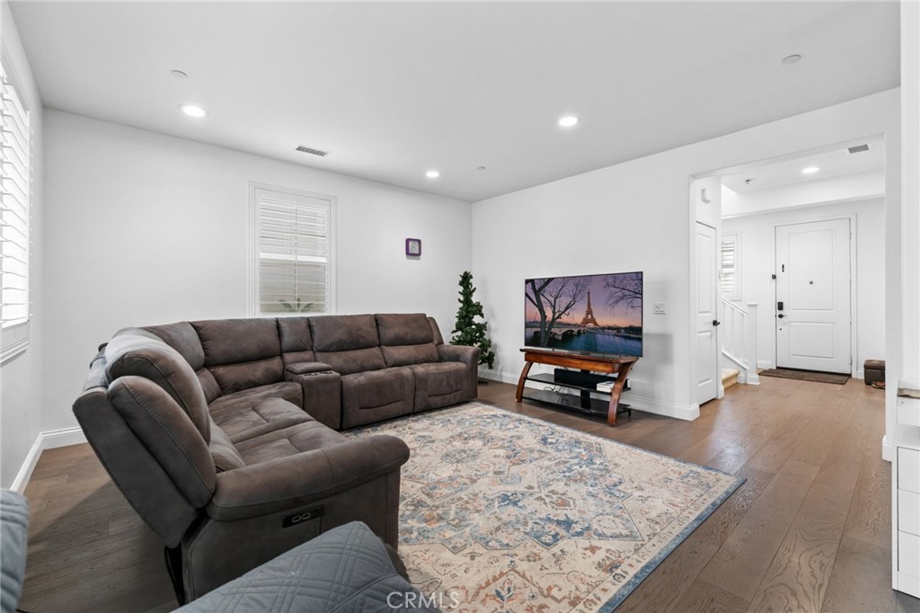 3843 S Oakville