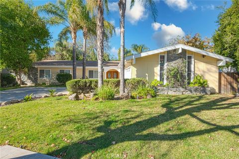 Photo of 6045 Sausalito Avenue, Woodland Hills, CA 91367 (MLS # SR26013923)