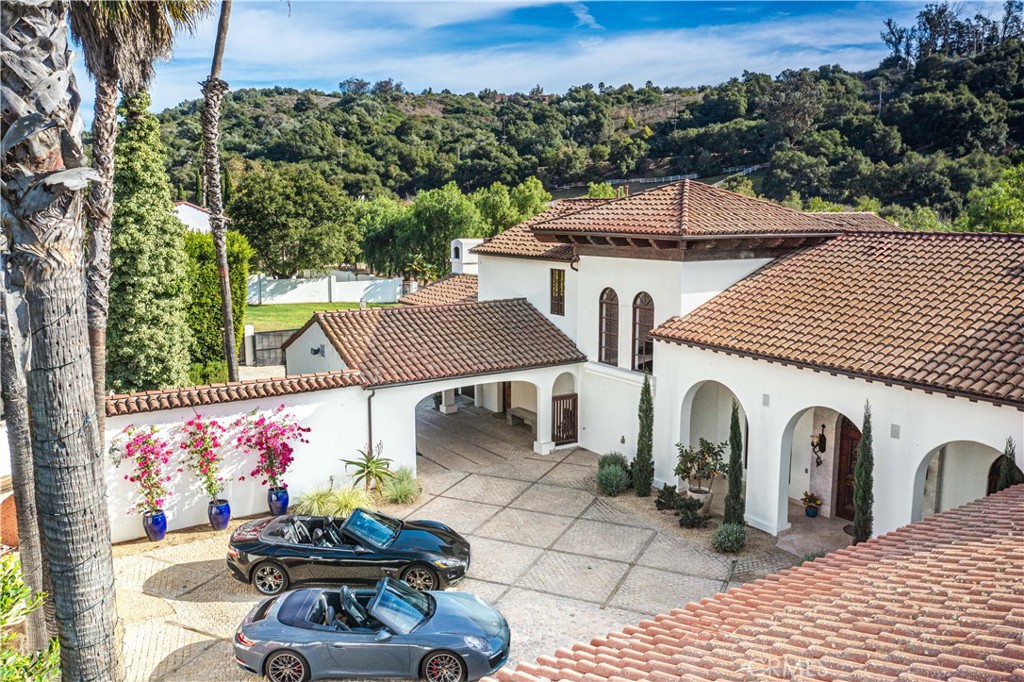 2347 E Valley Road