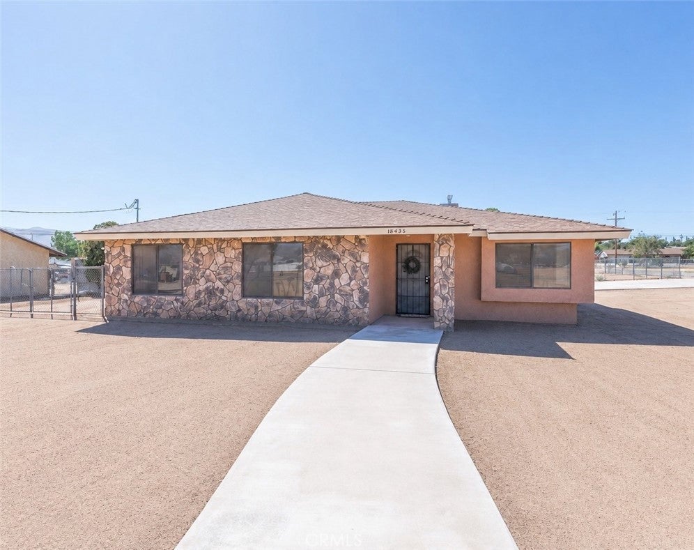 18435 Hinton