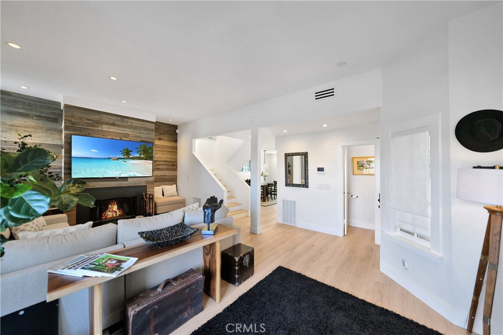 811 W 15th 2B