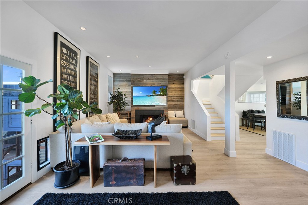 811 W 15th 2B