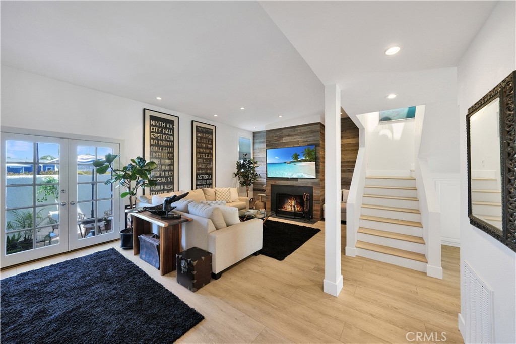 811 W 15th 2B