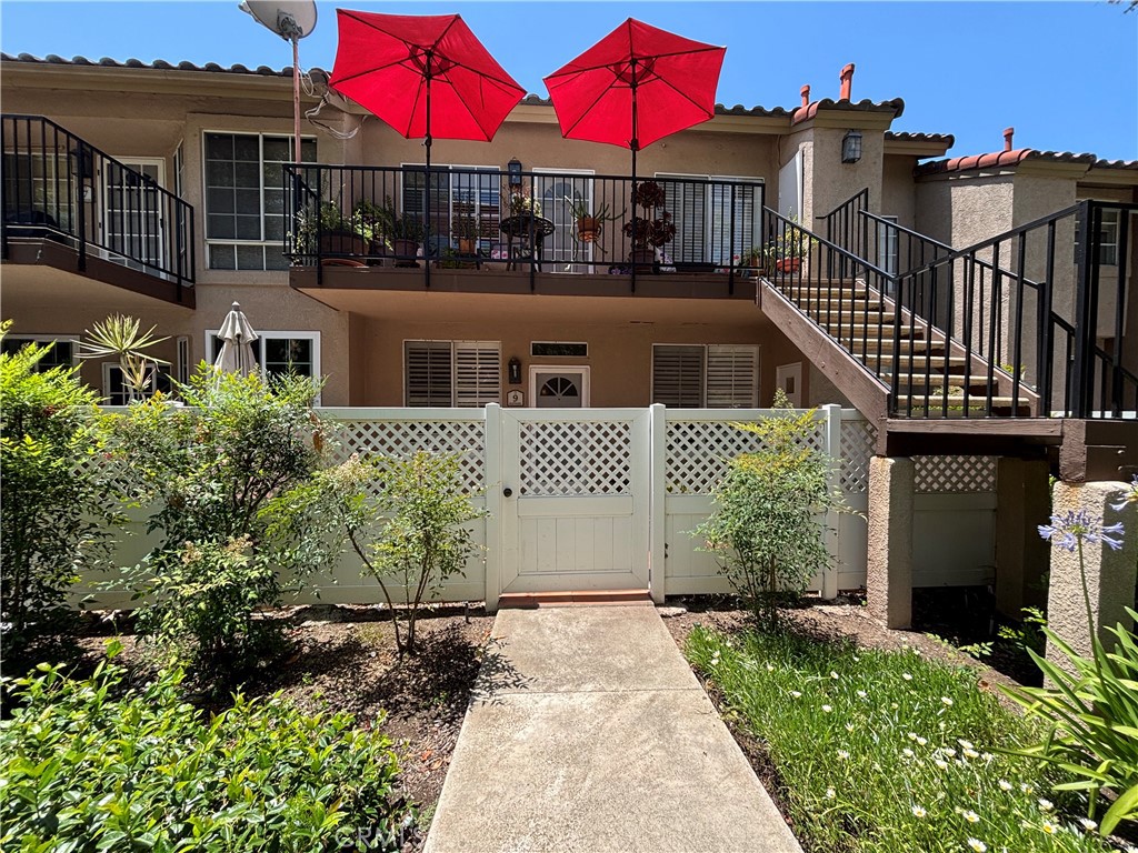 Check out this bottom level 2 bedroom 2 bath condo located right off of Santa Margarita Pkwy. Beautiful neighborhood and close to everything.