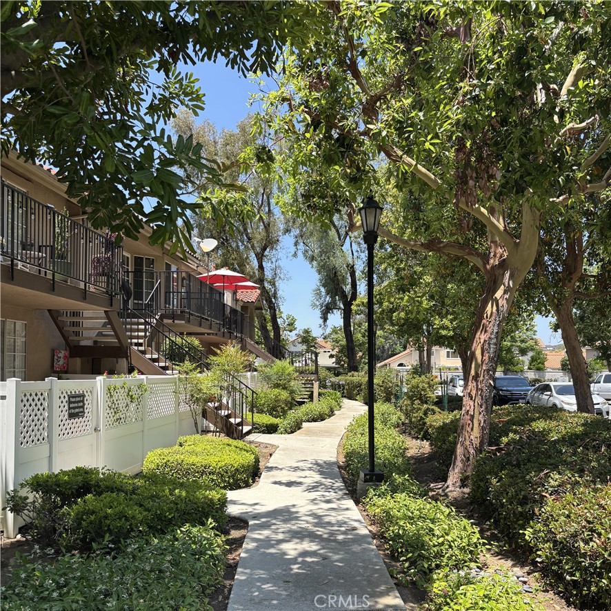 Check out this bottom level 1 bedroom, 2 bath, and den condo located right off of Santa Margarita Pkwy. Beautiful neighborhood and close to everything.