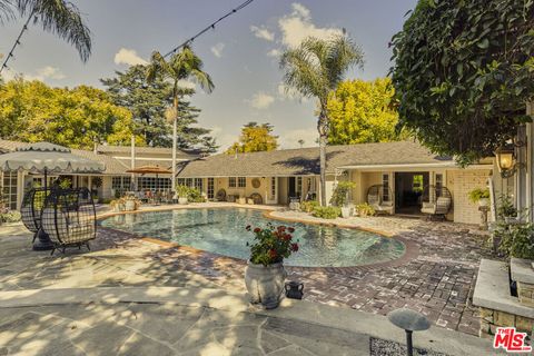 Photo of 13166 Valley Vista Boulevard, Studio City, CA 91604 (MLS # 26850977)