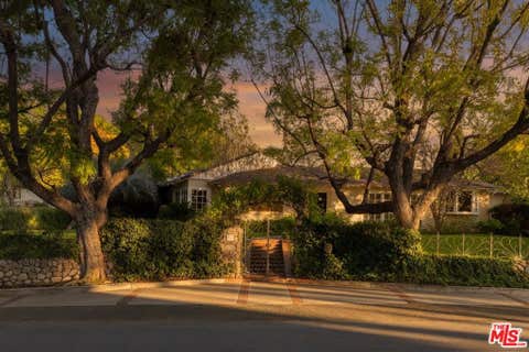 Photo of 13166 Valley Vista Boulevard, Studio City, CA 91604 (MLS # 26850977)