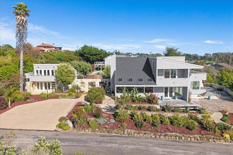 Photo of 405 Heather Point Lane, Watsonville, CA 95076 (MLS # ML82048671)