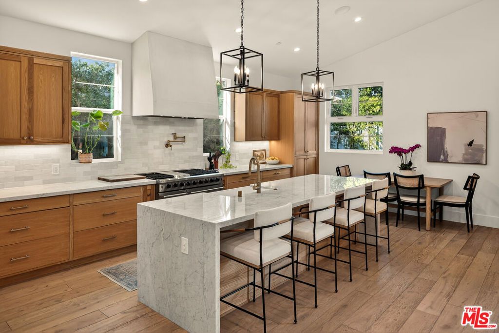 Photo of 2670 Barry Avenue, Los Angeles, CA 90064 (MLS # 26664193)