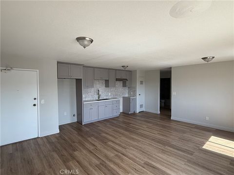 Photo of 400 N Hobart Boulevard #304, Los Angeles, CA 90004 (MLS # AR26059906)