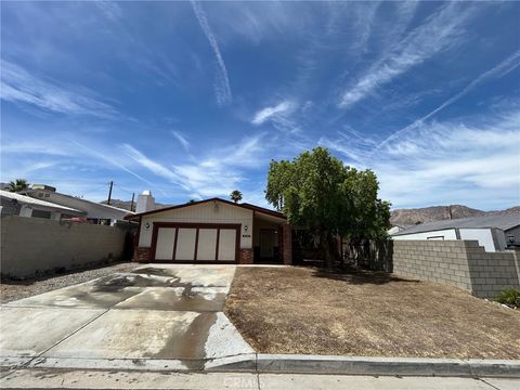 Photo of 54105 Avenida Mendoza, La Quinta, CA 92253 (MLS # OC26081239)