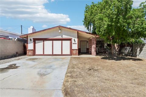 Photo of 54105 Avenida Mendoza, La Quinta, CA 92253 (MLS # OC26081239)