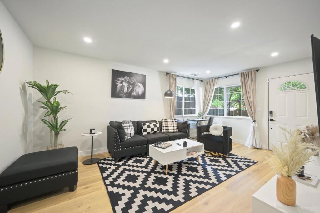 Properties 4 10230 Griffith Street