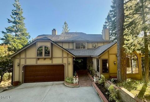 Photo of 232 N Fairway Drive N, Lake Arrowhead, CA 92352 (MLS # P1-27017)