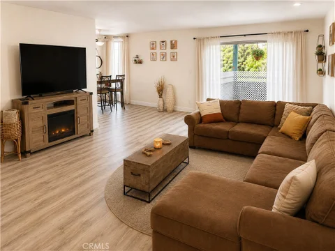 MLS: SR26162413