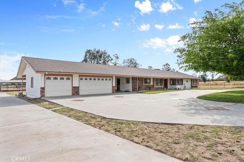 Photo of 6905 W Devonshire Ave, Hemet, CA 92545 (MLS # CV26073571)