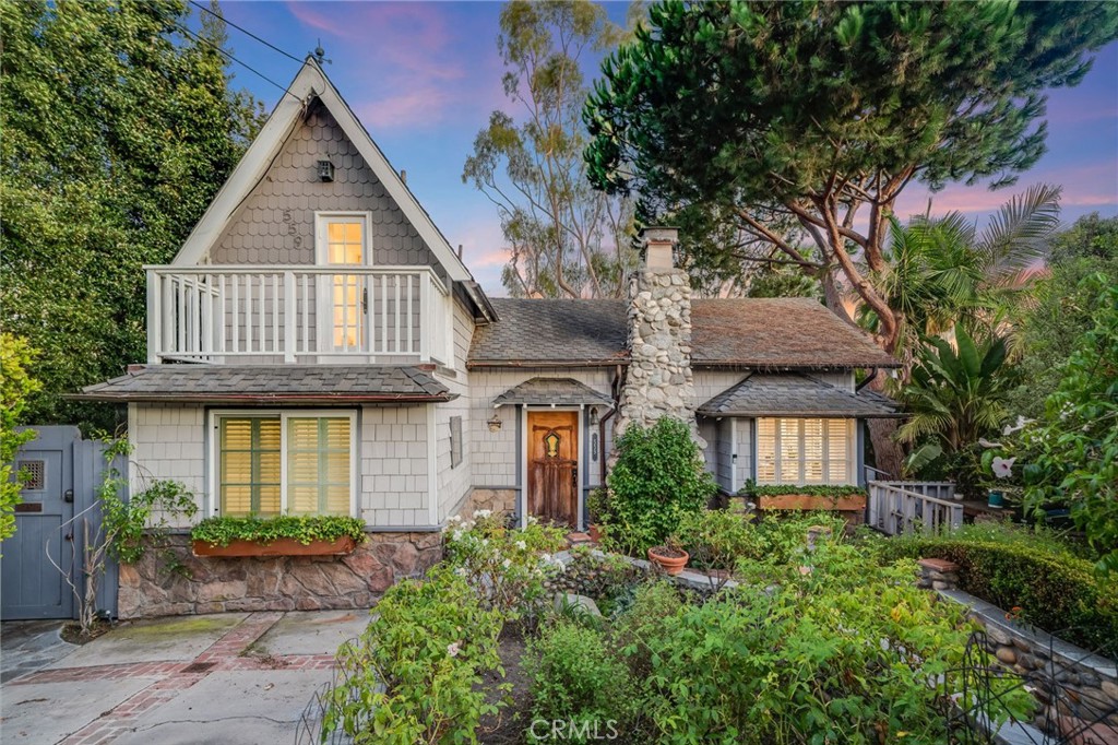 559 Calliope Street