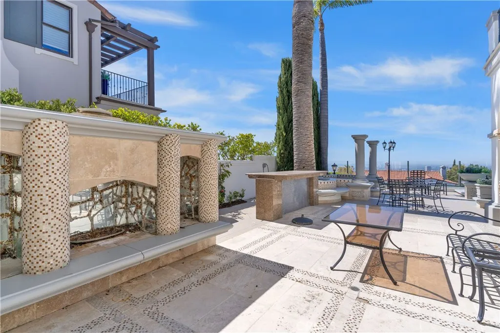 Newport Coast, California 92657, United States, 6 Bedrooms Bedrooms, ,6 BathroomsBathrooms,Residential,Active,172503