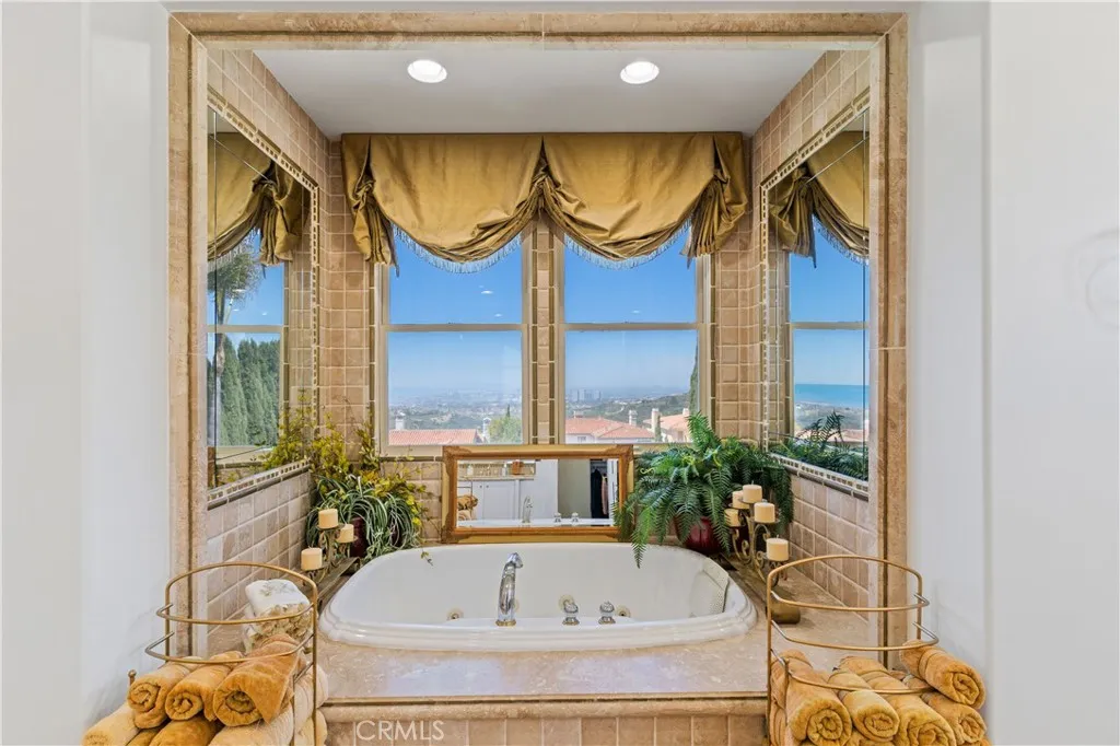 Newport Coast, California 92657, United States, 6 Bedrooms Bedrooms, ,6 BathroomsBathrooms,Residential,Active,172503