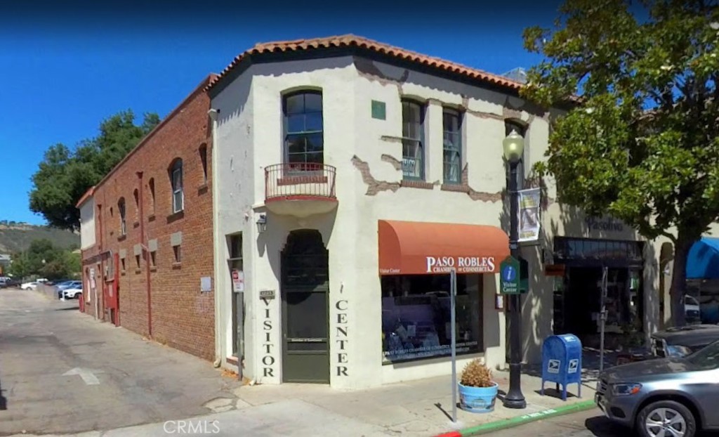 +/- 273 sf upstairs office. 2 year lease term, tenant pays PG&E and Gas. No elevator or on-site parking. Centrally located in downtown.