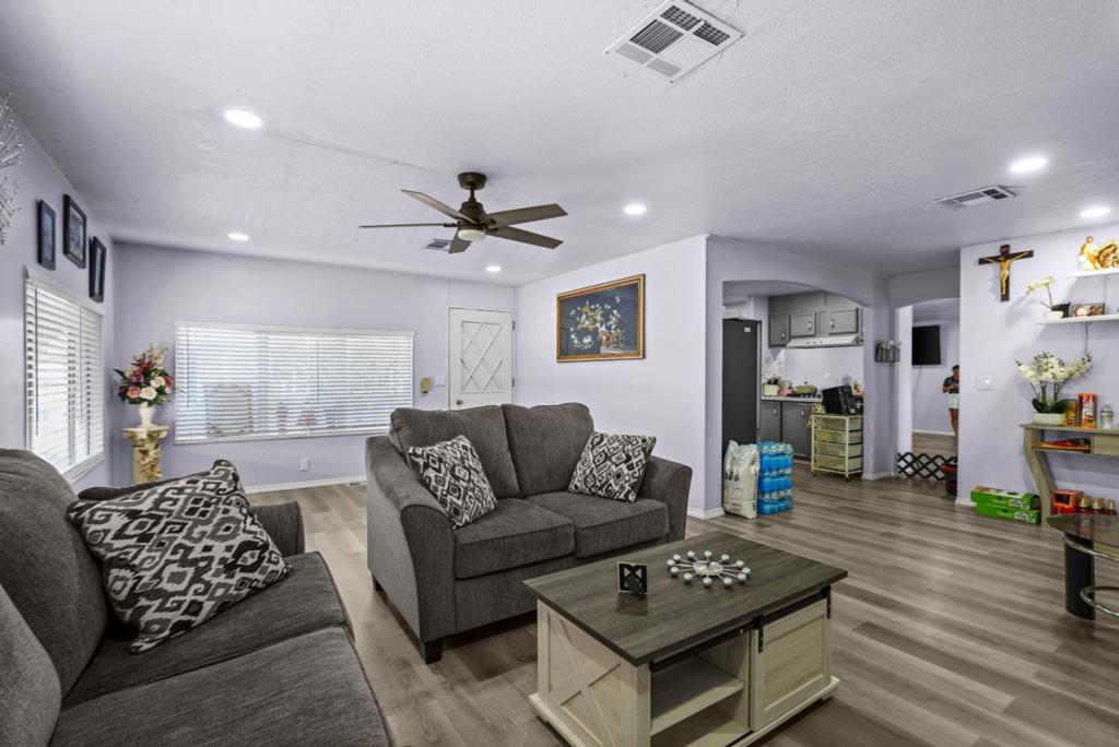 8700 West Lane 280