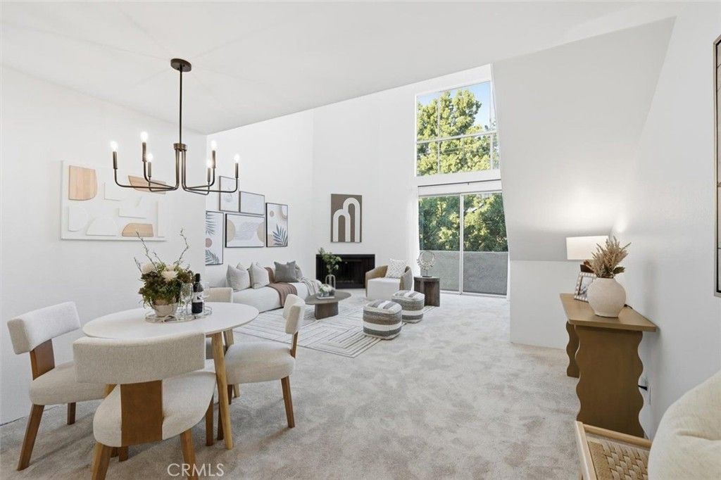 Photo of 11645 Montana Avenue #321, Los Angeles, CA 90049 (MLS # SB25266235)