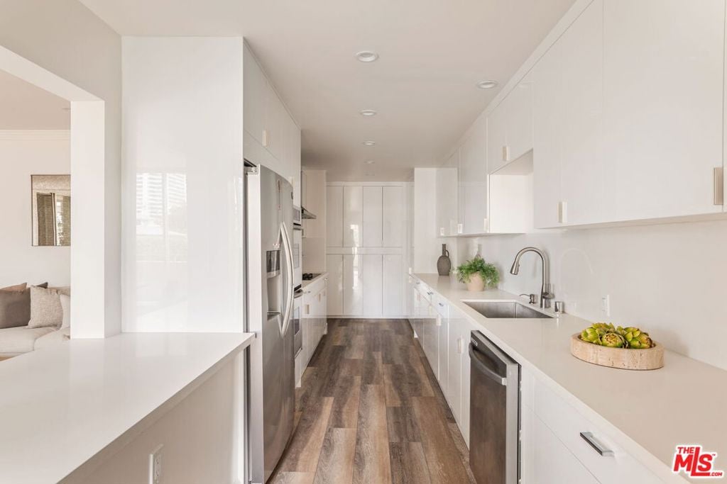 1333 S Beverly Glen Boulevard 405