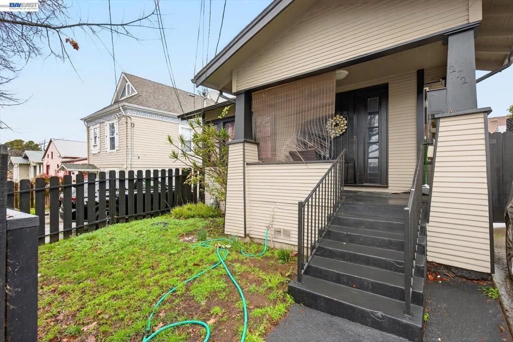 Photo of 2724 2724 E 22nd St St, Oakland, CA 94601 (MLS # 41124756)