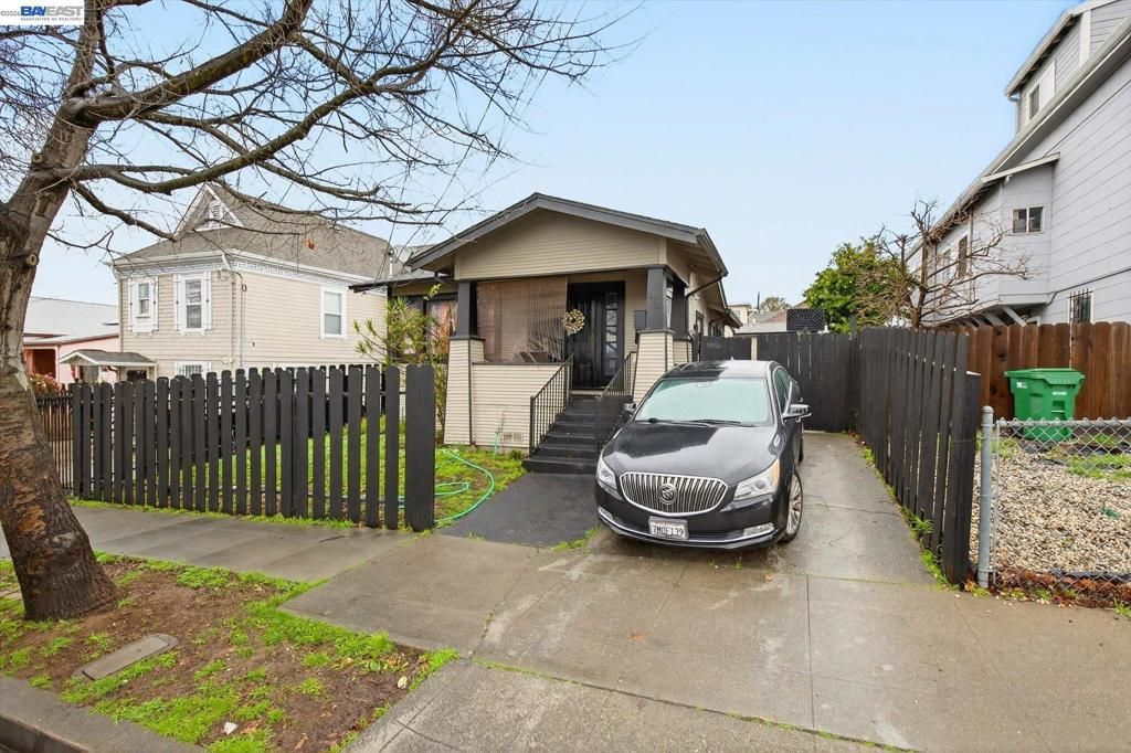 Photo of 2724 2724 E 22nd St St, Oakland, CA 94601 (MLS # 41124756)