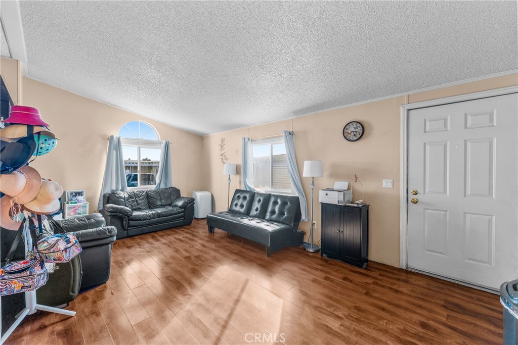 3825 Crestmore 480